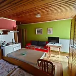 Christis Apartamento *